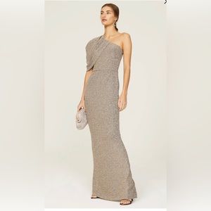 Black Halo
Egan Gown Gold Size 8